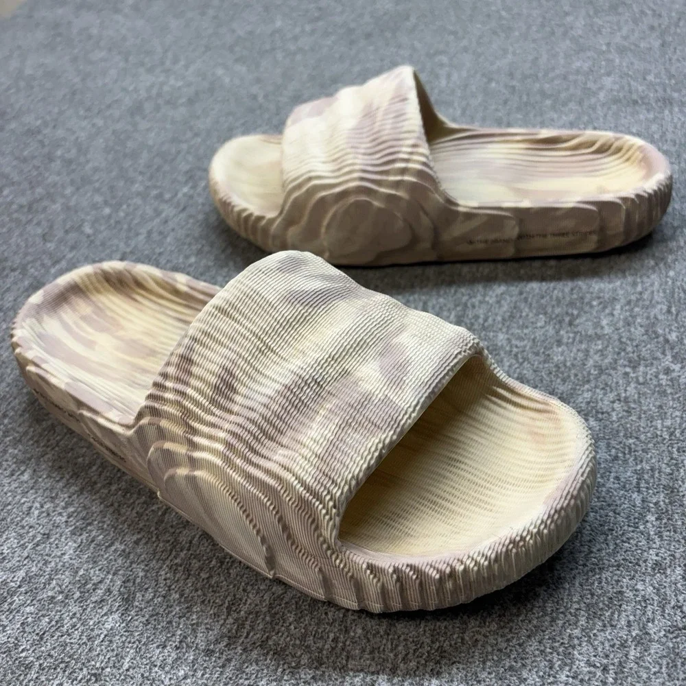 adidas Adilette Men's Beige Slide Sandals US 10 Synthetic Lightweight Slip-On